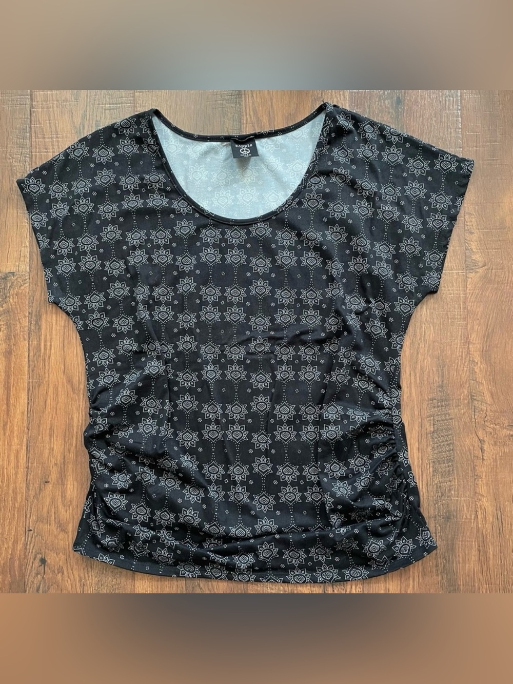 HIPPIE CHIC USA top with ruched sides. size large